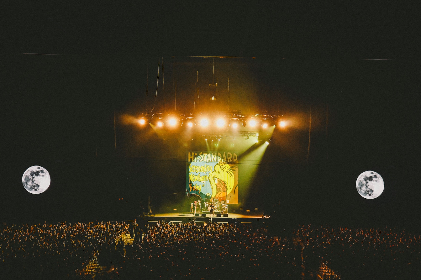 Hi-STANDARD「Moon」演奏中の様子。（撮影：西槇太一）