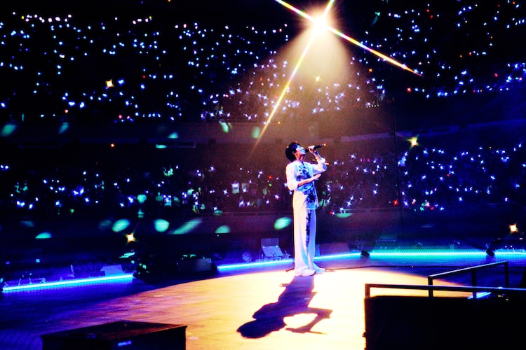 福山雅治「NISSAY PRESENTS WE'RE BROS. TOUR 2026 龍、雷乃発声（りゅう、かみなりすなわちこえをはっす）」東京・日本武道館公演の様子。