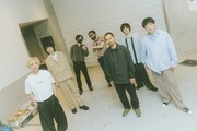 13年ぶりの対バンを果たしたthe cabsとindigo la Endのメンバー。（Photo by Kazma Kobayashi）