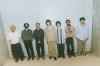 13年ぶりの対バンを果たしたthe cabsとindigo la Endのメンバー。（Photo by Kazma Kobayashi）