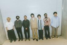 13年ぶりの対バンを果たしたthe cabsとindigo la Endのメンバー。（Photo by Kazma Kobayashi）