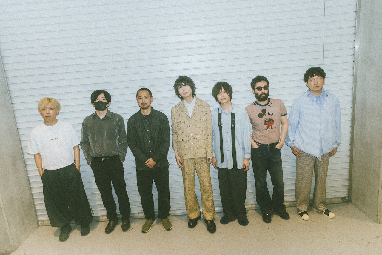 13年ぶりの対バンを果たしたthe cabsとindigo la Endのメンバー。（Photo by Kazma Kobayashi）