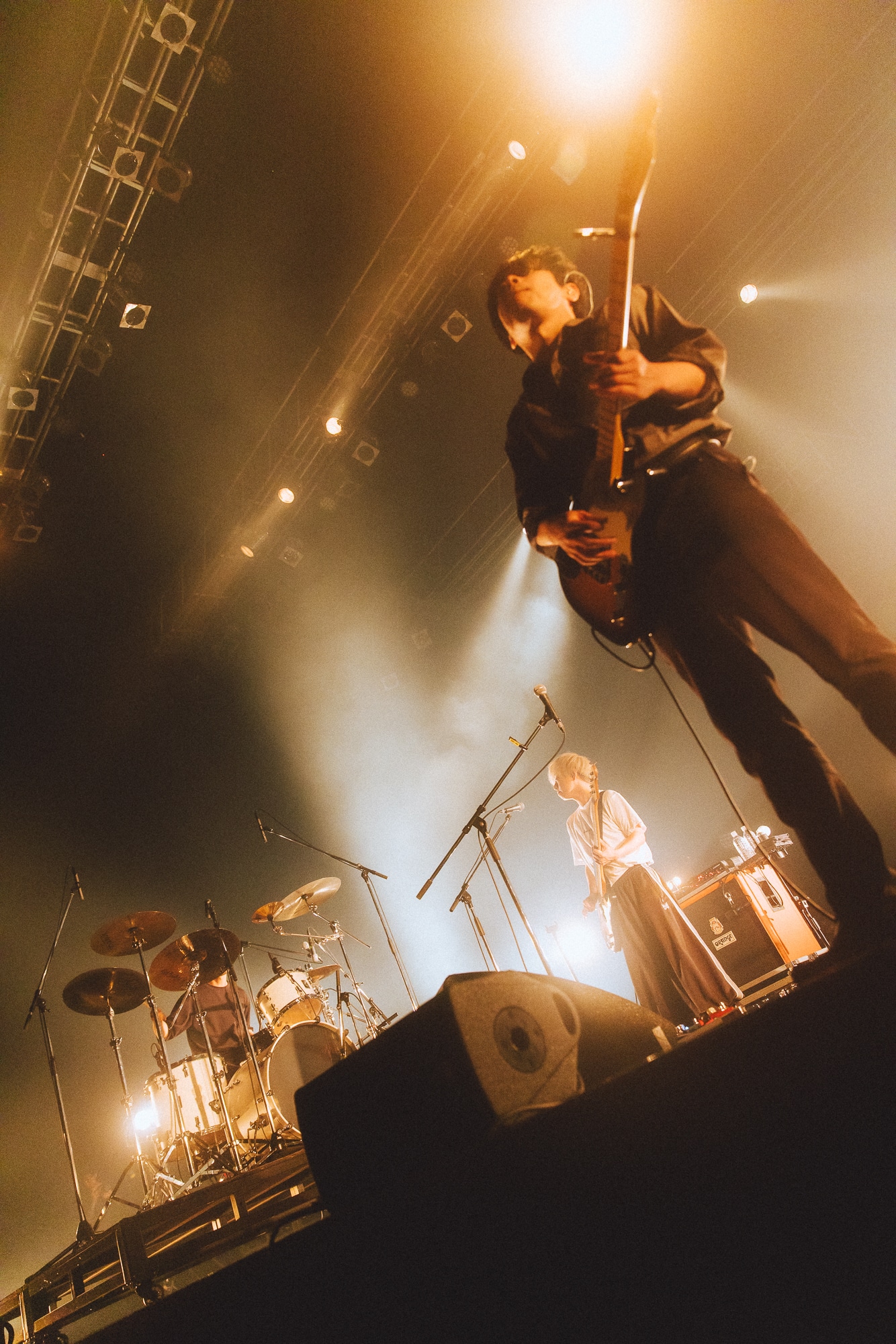 「the cabs two-man tour "MORGEN"」よりthe cabsのステージの様子。（Photo by Kazma Kobayashi）