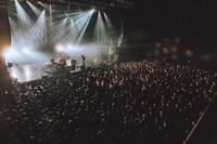 「the cabs two-man tour "MORGEN"」よりthe cabsのステージの様子。（Photo by Kazma Kobayashi）