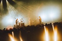 「the cabs two-man tour "MORGEN"」よりthe cabsのステージの様子。（Photo by Kazma Kobayashi）