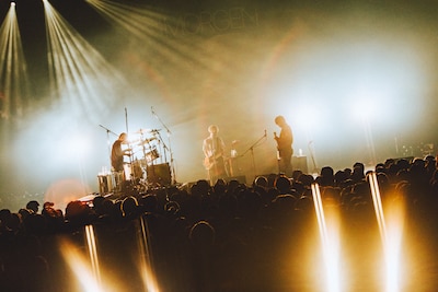「the cabs two-man tour "MORGEN"」よりthe cabsのステージの様子。（Photo by Kazma Kobayashi）