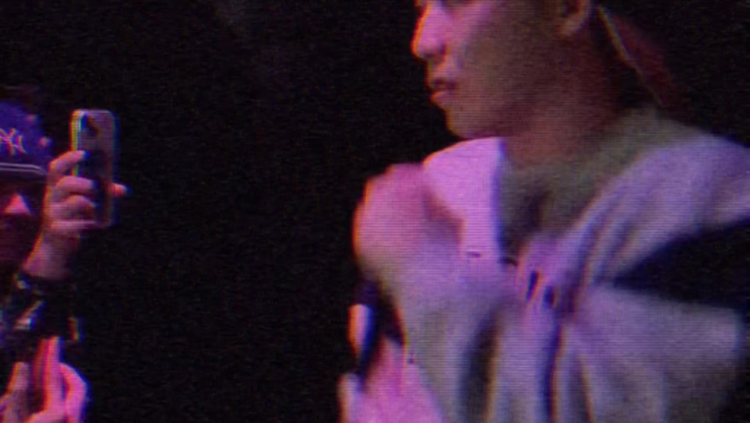 HIZAGUTYA「low-key」ミュージックビデオより。