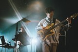 後鳥亮介（B / indigo la End）（Photo by Kazma Kobayashi）