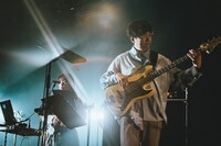 後鳥亮介（B / indigo la End）（Photo by Kazma Kobayashi）