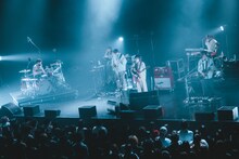 「the cabs two-man tour "MORGEN"」よりindigo la Endのステージの様子。（Photo by Kazma Kobayashi）