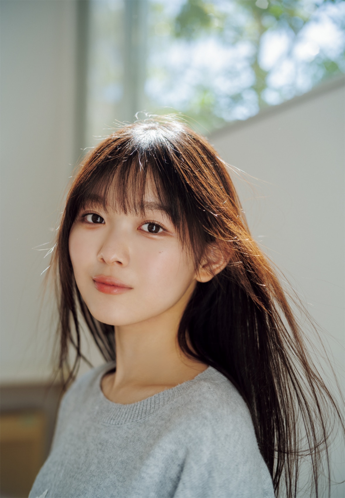 「週刊少年マガジン」22・23合併号より山川宇衣（櫻坂46）。