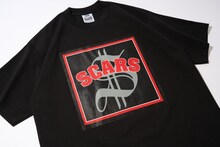 SCARS「THE ALBUM」のジャケットデザインを用いたTシャツ。
