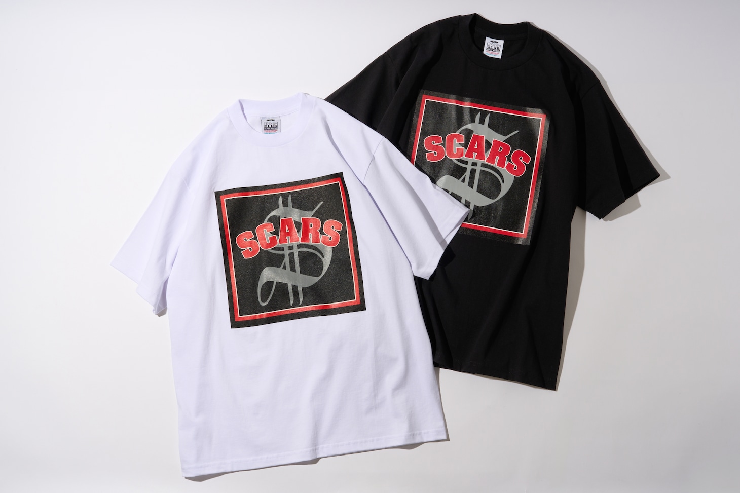 SCARS「THE ALBUM」のジャケットデザインを用いたTシャツ。