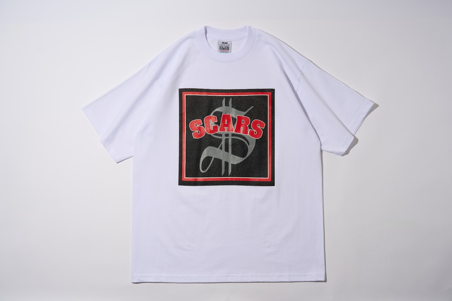 SCARS「THE ALBUM」のジャケットデザインを用いたTシャツ。