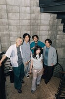 MICOとバンドメンバー。（Photo by Hiroki Yamaguchi）