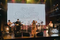 「SHE IS SUMMER 10th Anniversary Live『Waterful』」の様子。（Photo by Hiroki Yamaguchi）