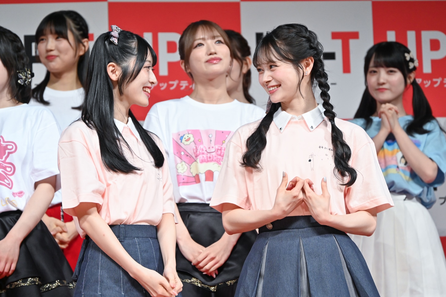 左から佐藤綺星、伊藤百花。