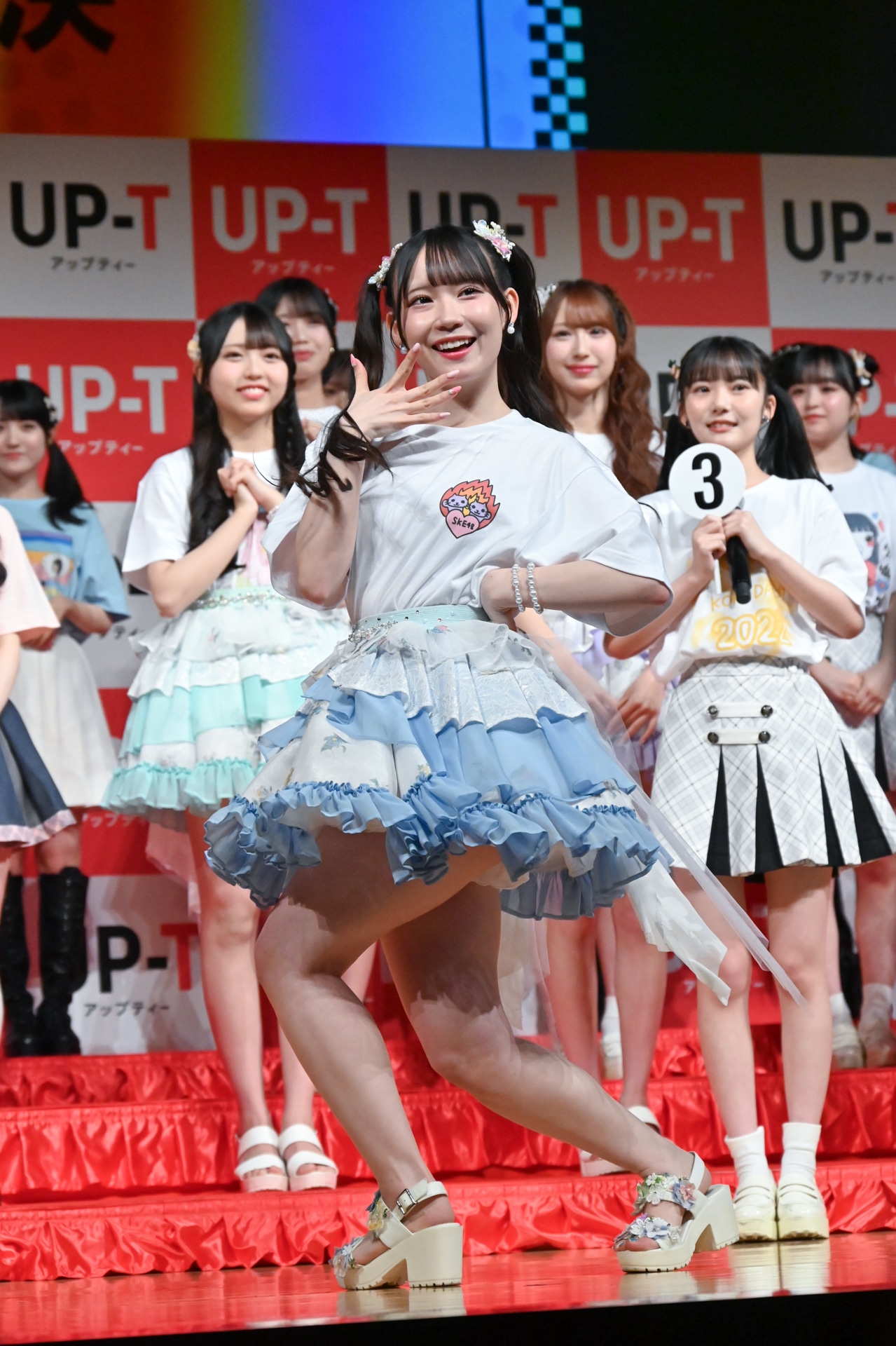 大村杏のパフォーマンスの様子。