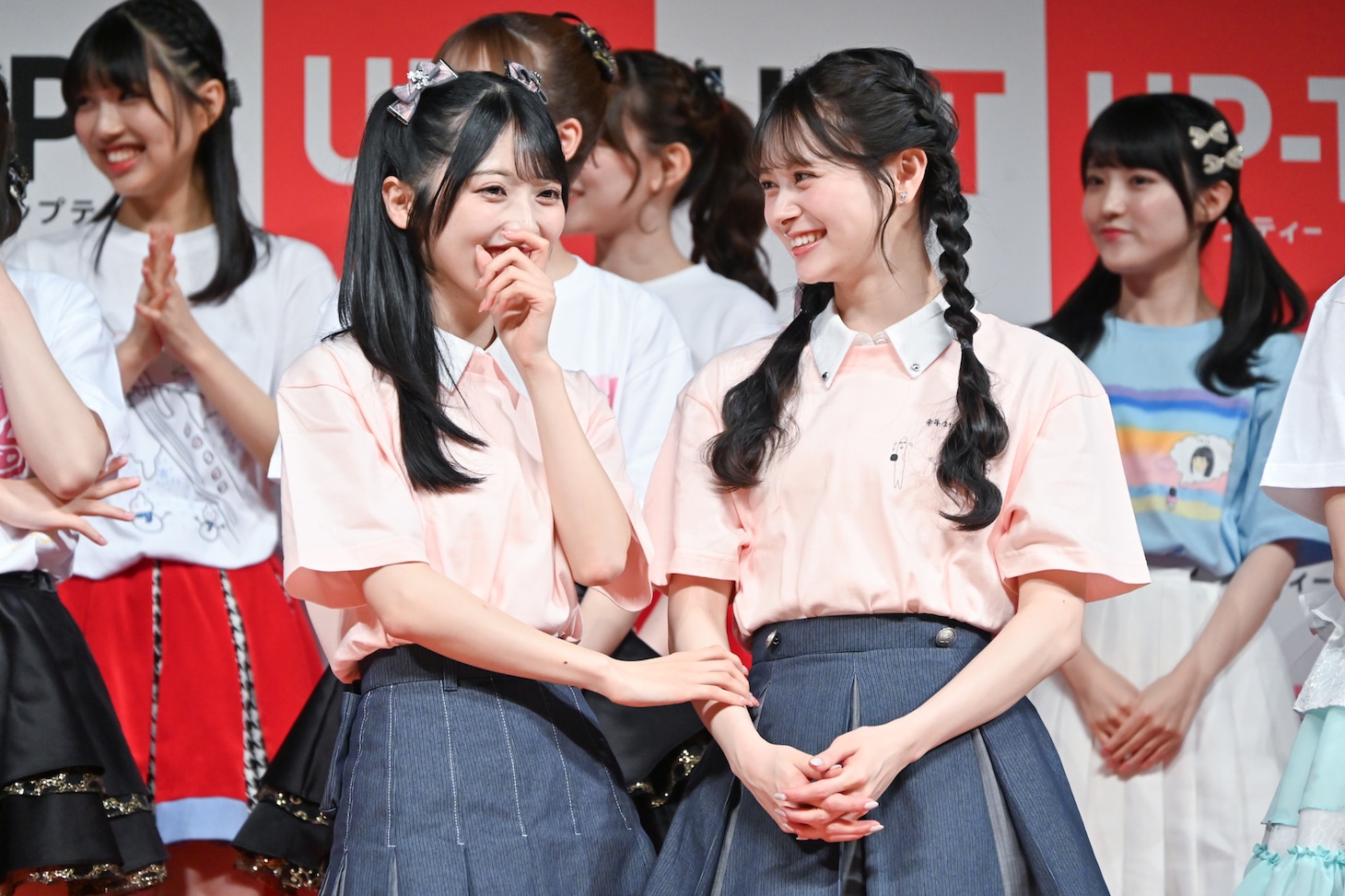 左から佐藤綺星、伊藤百花。