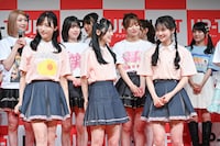 左から小栗有以、佐藤綺星、伊藤百花。