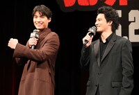 「パワー!!」と叫ぶ福士蒼汰（左）。