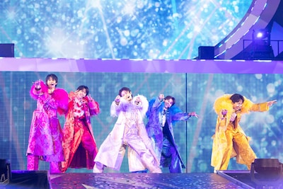 「爆裂愛してる」を披露するM!LK。