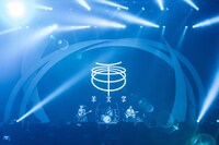 羊文学のパフォーマンスの様子。