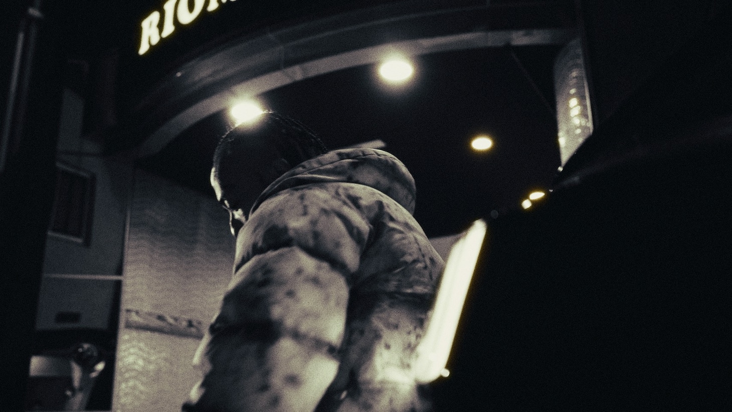 Plain Jay「Passion」ミュージックビデオより。