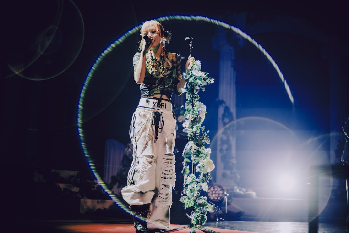 Asakura（Vo, G）（Photo by Ray Otabe）