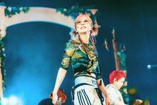Asakura（Vo, G）（Photo by Ray Otabe）