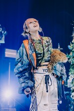 Asakura（Vo, G）（Photo by Ray Otabe）