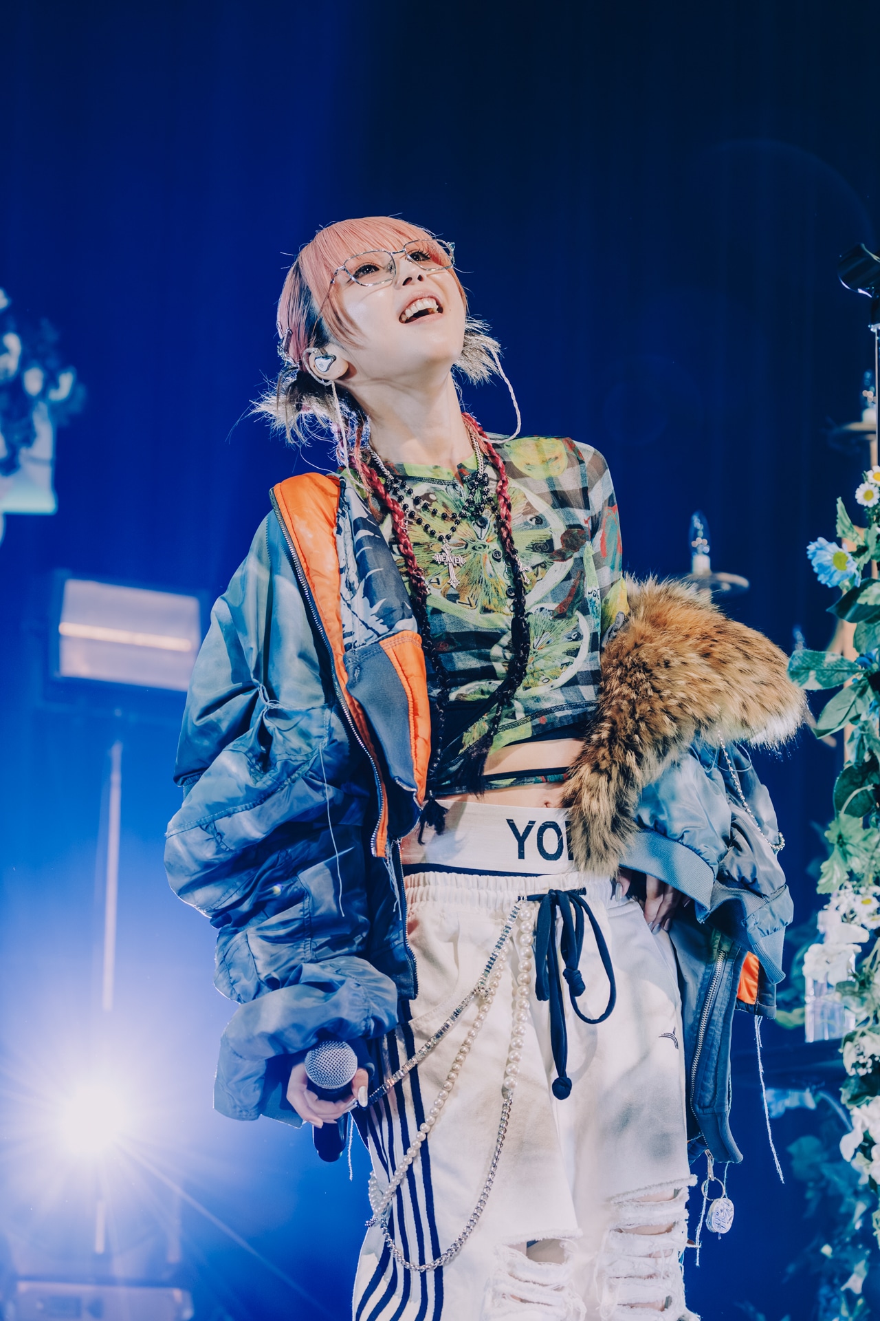 Asakura（Vo, G）（Photo by Ray Otabe）