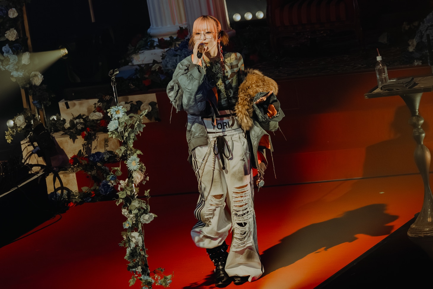 Asakura（Vo, G）（Photo by Ray Otabe）