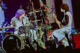 左からtakachi（Dr, Track make）、サポートメンバーの森光奏太（B / dawgss）。（Photo by Ray Otabe）