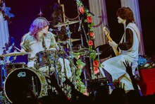 左からtakachi（Dr, Track make）、サポートメンバーの森光奏太（B / dawgss）。（Photo by Ray Otabe）