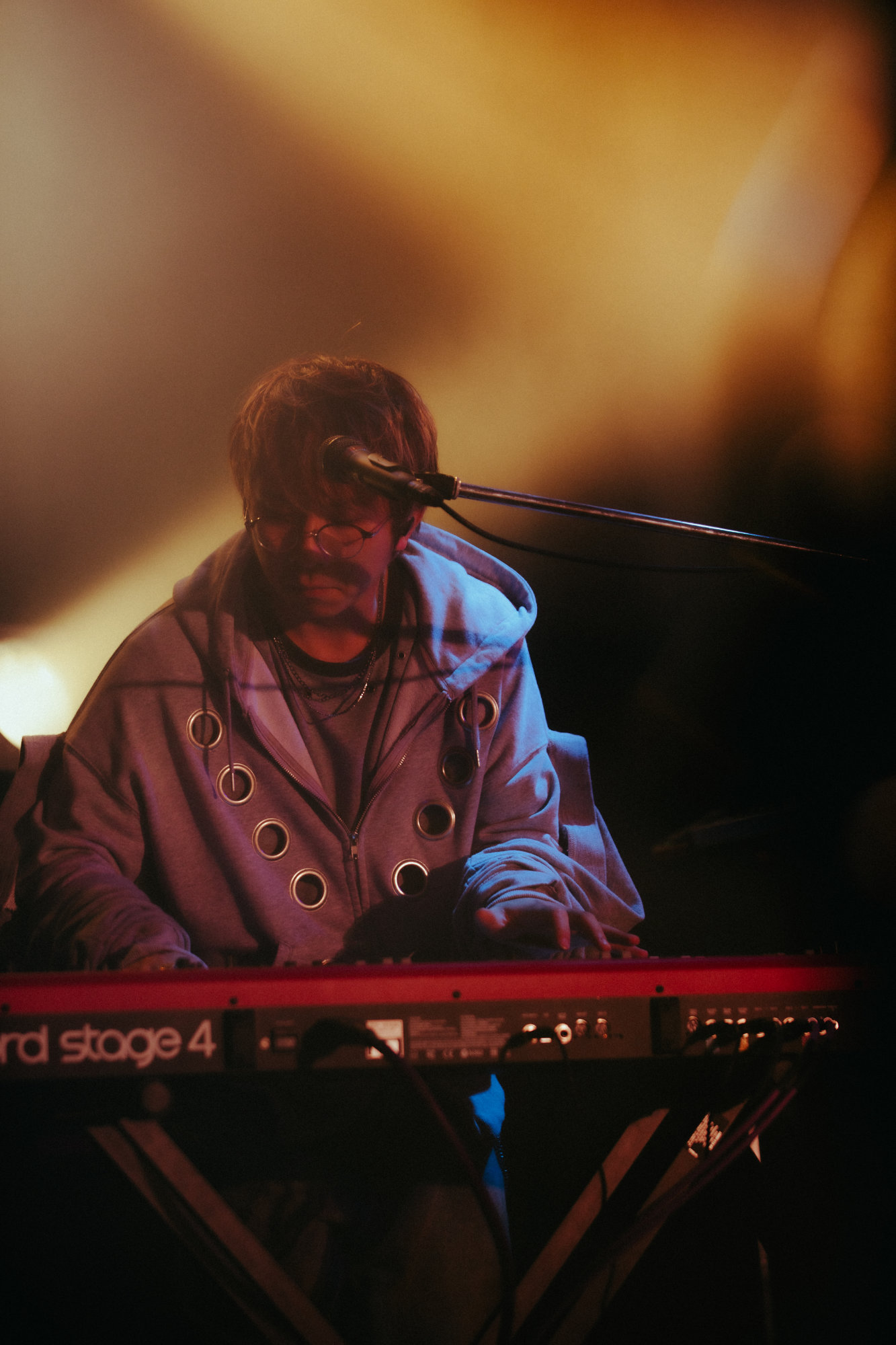 井上惇志（Key / showmore）（Photo by Leo Iizuka）