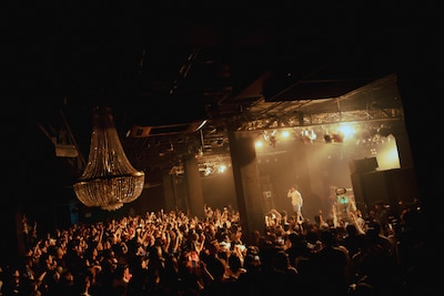「SIRUP LIVE HOUSE TOUR 2026 "TURN THE PAGE"」Yokohama Bay Hall公演の様子。（Photo by Leo Iizuka）