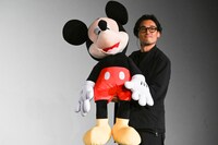 「チーム対抗！ 旅の“推しポイント”プレゼン対決！」の勝利チームに贈られたミッキーマウスのぬいぐるみ。