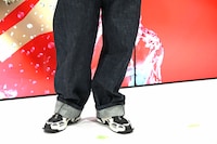 この会見のためにLEMAIRE（ルメール）で購入したという12万円のデニムパンツ。