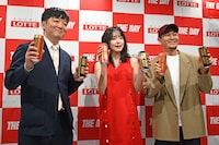 晴れやかな笑顔の3人。