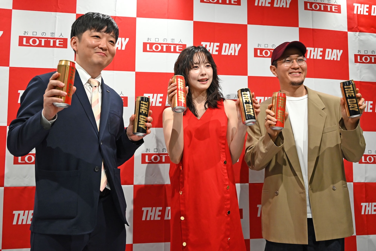 晴れやかな笑顔の3人。