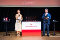 左からMCの住吉美紀、クリス・ペプラー。