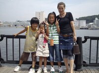 左からLEX、LANA、LiLi、カズミさん。