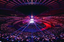 「TWICE ＜THIS IS FOR＞ WORLD TOUR IN JAPAN」MUFGスタジアム（国立競技場）公演の様子。（撮影：田中聖太郎写真事務所）