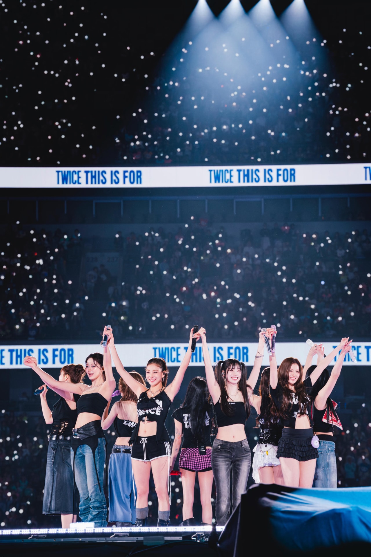 TWICE初の国立競技場公演に24万人のONCE「これからもずっと一緒にいて」