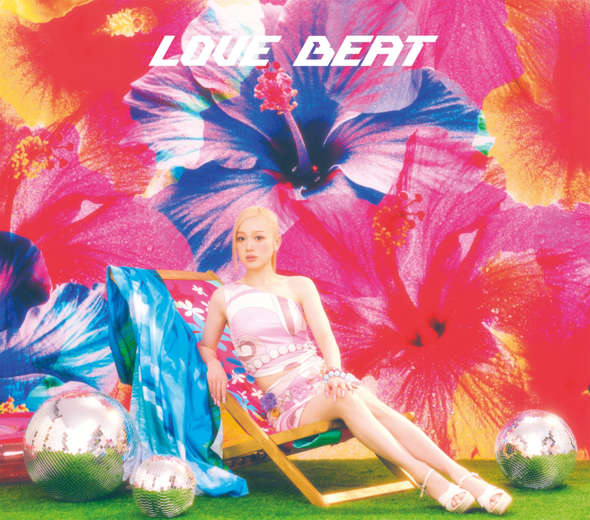 西野カナ feat. NiziU「LOVE BEAT」完全生産限定盤ジャケット [画像