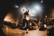 EGO-WRAPPIN'のホールツアー「HALL LOTTA LOVE ～ホールに溢れる愛を～」の様子。（撮影：仁礼博）