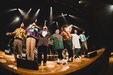 EGO-WRAPPIN'のホールツアー「HALL LOTTA LOVE ～ホールに溢れる愛を～」フィナーレの様子。（撮影：仁礼博）