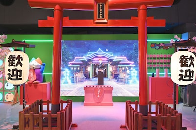 「ガチ頼み神社」。本殿から現れたのはユーキ。