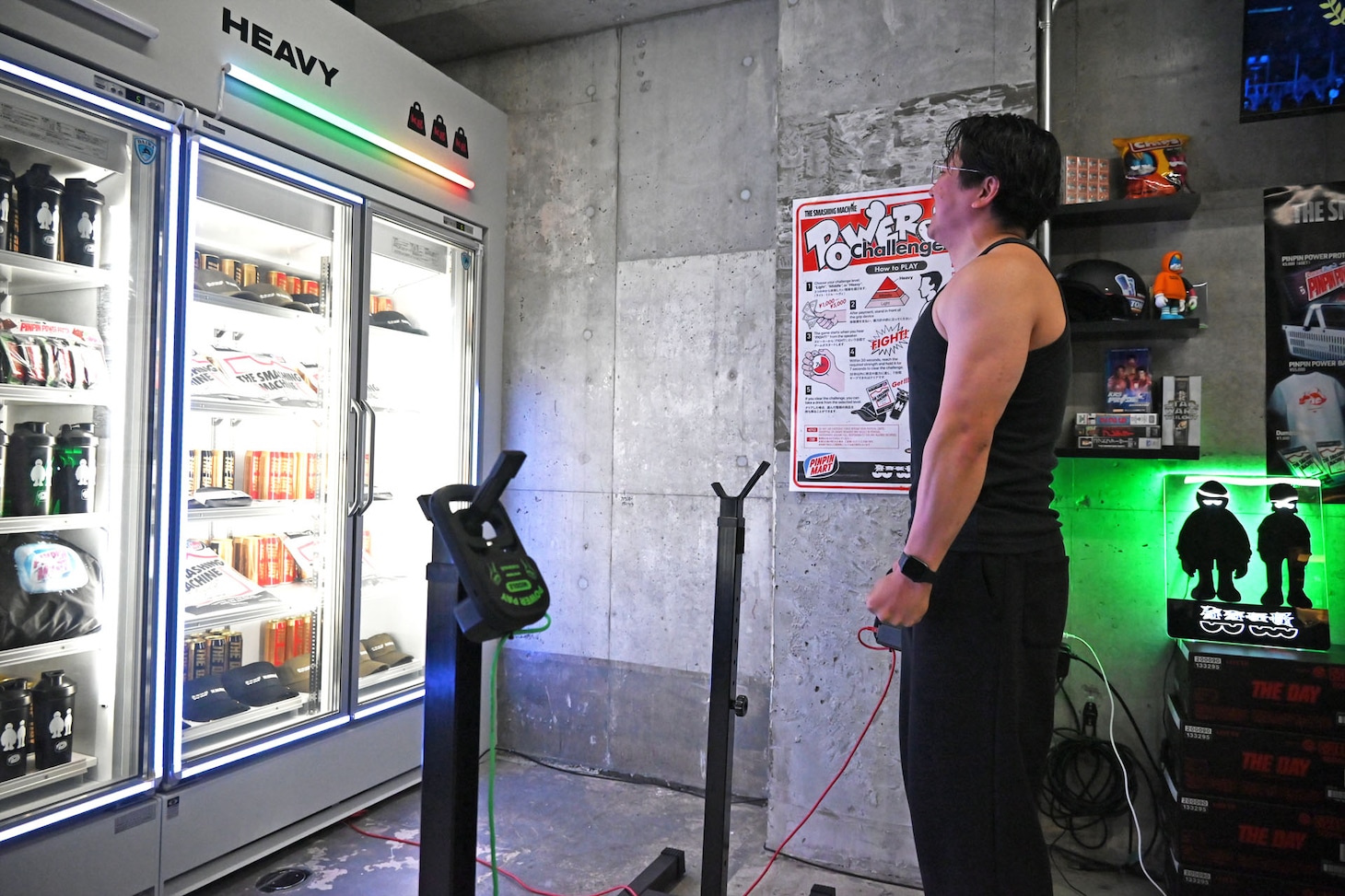 力自慢のスタッフによる「PowerPay Challenge」デモンストレーション。